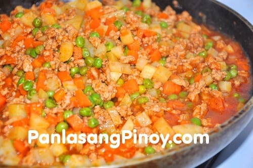 菲律宾鸡肉鸡肉用绿豌豆胡萝卜和土豆食谱GydF4y2Ba