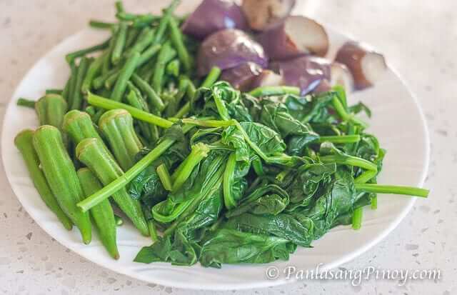 Sinigang Balanched蔬菜 - 菠菜，秋葵，茄子，豆籽GydF4y2Ba